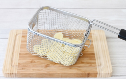 Preparazione Purè di patate con scalogno, rosmarino e chips croccanti - Fase 6 Preparazione Purè di patate con scalogno, rosmarino e chips croccanti - Fase 6