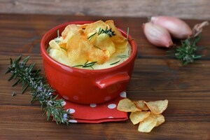 Preparazione Purè di patate con scalogno, rosmarino e chips croccanti - Fase 7