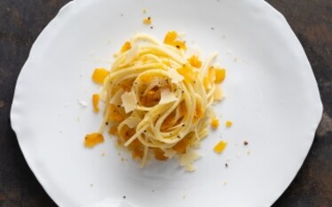 Spaghetti olio, limone, bottarga e ragusano