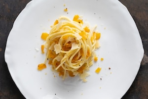 Preparazione Spaghetti olio, limone, bottarga e ragusano - Fase 2