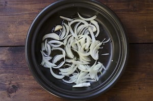 Preparazione Tajine di pollo speziato con cous cous ai ceci, uvetta ed erbette - Fase 1