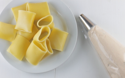 Preparazione Torta di paccheri al prosciutto - Fase 3 Preparazione Torta di paccheri al prosciutto - Fase 3