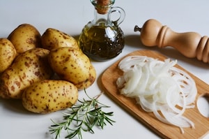 Preparazione Torta di patate al forno croccanti  - Fase 1