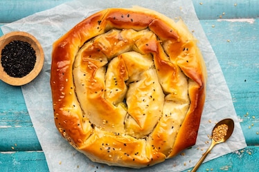 Torta greca con spinaci e feta (Spanakopita)