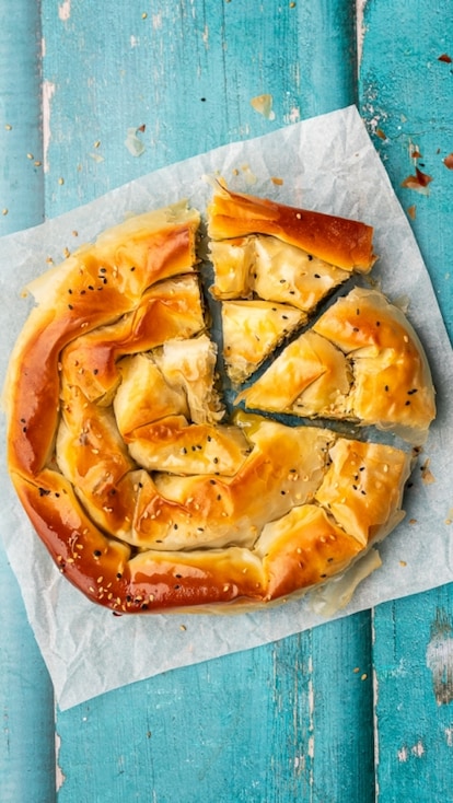 Torta greca con spinaci e feta (Spanakopita)