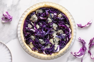 Preparazione Torta salata al cavolo rosso e gorgonzola con frolla all'olio d'oliva - Fase 7