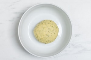 Preparazione Torta salata al cavolo rosso e gorgonzola con frolla all'olio d'oliva - Fase 3