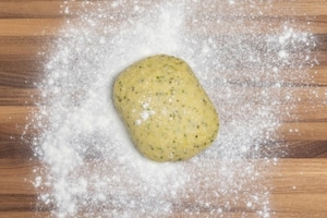 Preparazione Torta salata al cavolo rosso e gorgonzola con frolla all'olio d'oliva - Fase 5