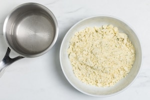 Preparazione Torta salata al cavolo rosso e gorgonzola con frolla all'olio d'oliva - Fase 2