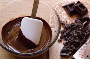 Preparazione Alberello di Natale di cioccolato e frutta secca - Fase 2