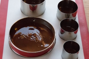 Preparazione Alberello di Natale di cioccolato e frutta secca - Fase 3