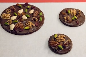 Preparazione Alberello di Natale di cioccolato e frutta secca - Fase 4