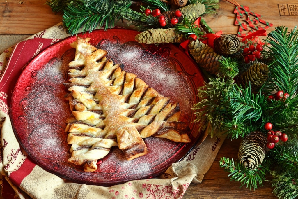 Ricette Dolci A Forma Di Albero Di Natale.Ricetta Albero Di Natale Di Pasta Sfoglia Alla Nutella Cucchiaio D Argento