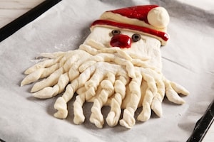 Preparazione Babbo Natale di pane - Fase 3