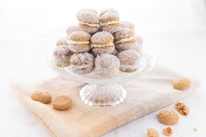 Preparazione Baci di amaretti con mascarpone e cocco - Fase 3