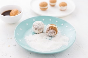 Preparazione Baci di amaretti con mascarpone e cocco - Fase 2