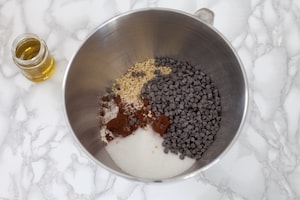 Preparazione Biscotti all'olio d'oliva cioccolato e nocciole - Fase 1