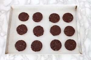 Preparazione Biscotti all'olio d'oliva cioccolato e nocciole - Fase 3