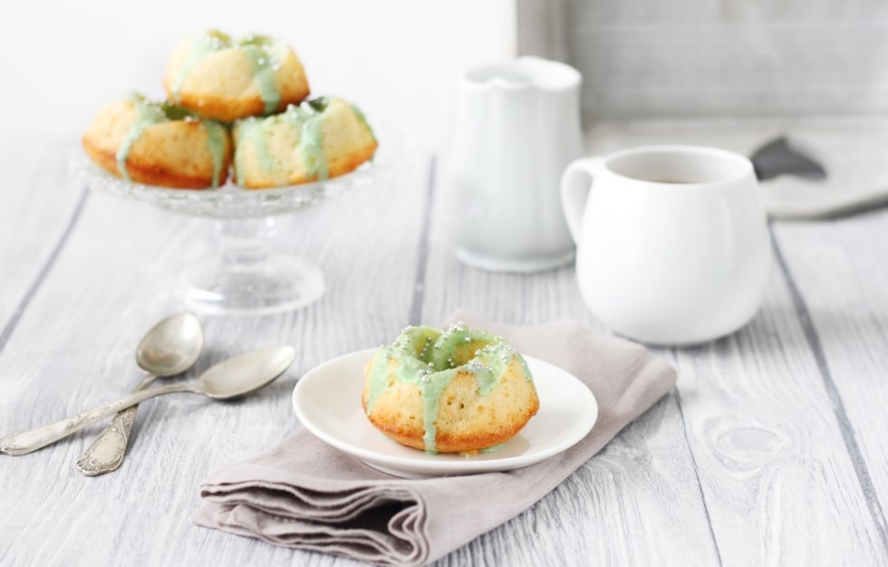 Ciambelline alle mandorle con glassa al tè matcha ricetta