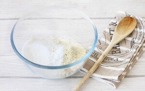 Preparazione Ciambelline alle mandorle con glassa al tè matcha - Fase 1