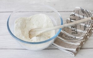 Preparazione Ciambelline alle mandorle con glassa al tè matcha - Fase 1