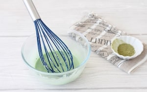Preparazione Ciambelline alle mandorle con glassa al tè matcha - Fase 4