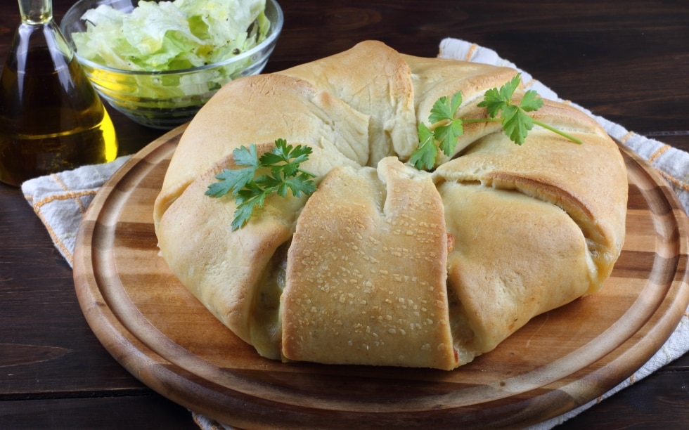 Corona di pane ripiena ricetta