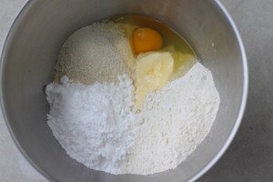 Preparazione Crostata con confettura di ribes  - Fase 1