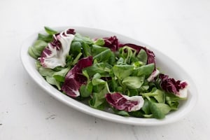 Preparazione Insalata con melagrana e cachi mela - Fase 1