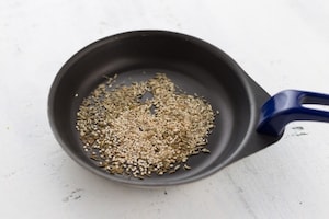 Preparazione Insalata con melagrana e cachi mela - Fase 2