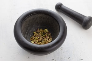 Preparazione Insalata con melagrana e cachi mela - Fase 3