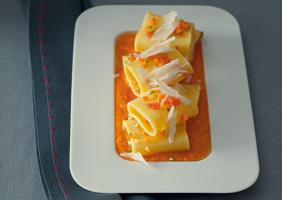 Paccheri con gazpacho e ricotta affumicata ricetta