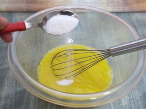 Preparazione Torta di rose con miele e frutta secca - Fase 1