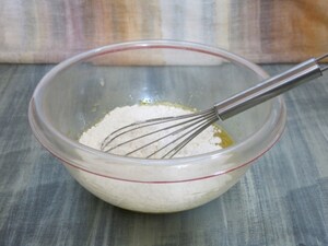 Preparazione Torta di rose con miele e frutta secca - Fase 1
