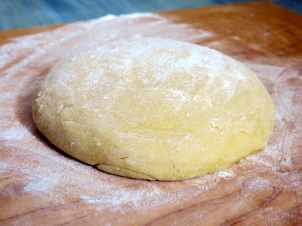 Preparazione Torta di rose con miele e frutta secca - Fase 2 Preparazione Torta di rose con miele e frutta secca - Fase 2