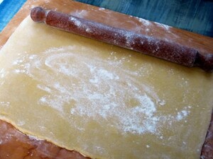 Preparazione Torta di rose con miele e frutta secca - Fase 2