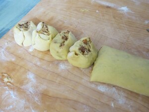 Preparazione Torta di rose con miele e frutta secca - Fase 4