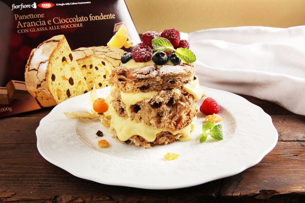 Tortino di panettone con crema e frutti rossi ricetta