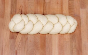 Preparazione Treccia dolce con crema pasticcera e crema di nocciole  - Fase 4