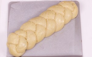 Preparazione Treccia dolce con crema pasticcera e crema di nocciole  - Fase 5