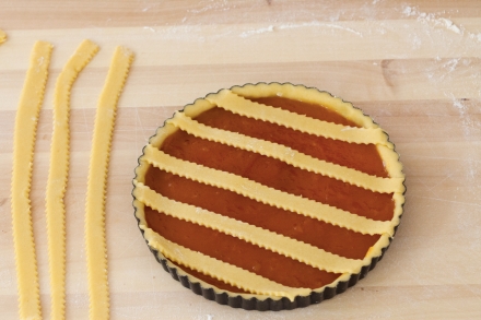 Preparazione Crostata alla marmellata di albicocche - Fase 4 Preparazione Crostata alla marmellata di albicocche - Fase 4