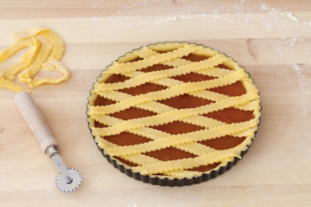 Preparazione Crostata alla marmellata di albicocche - Fase 4 Preparazione Crostata alla marmellata di albicocche - Fase 4