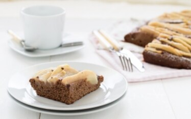 Focaccia dolce con pere e cioccolato