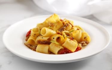 Maniche di frate con lardo, fichi secchi e curcuma