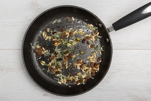 Preparazione Penne al tonno, finocchietto e zafferano - Fase 3