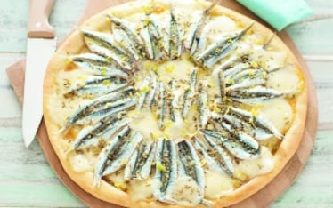Pizza bianca con alici