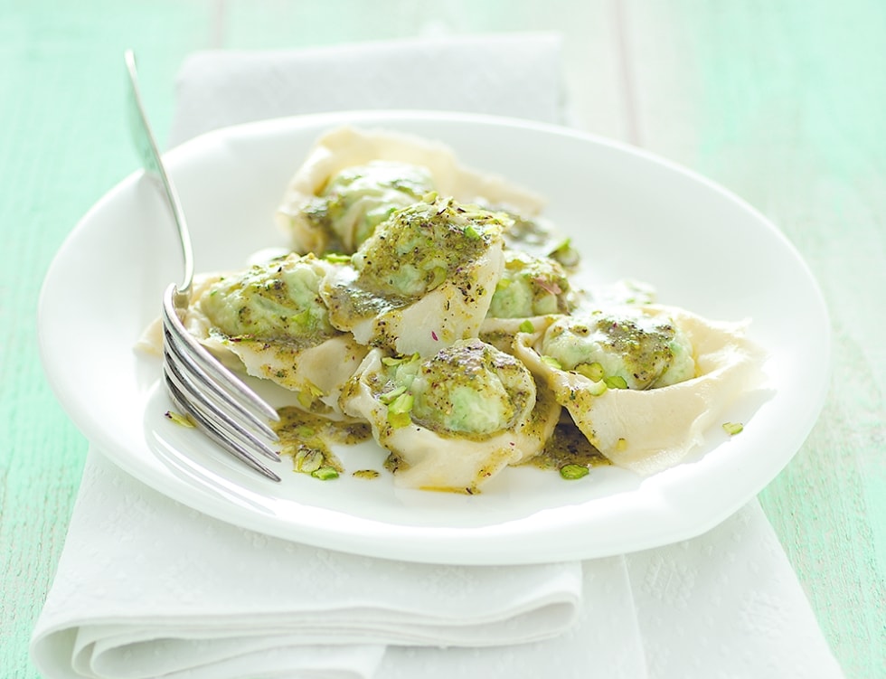 Ravioli di pesce con erbe, pistacchi e timo ricetta