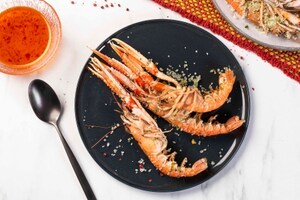 Preparazione Scampi al sale - Fase 4