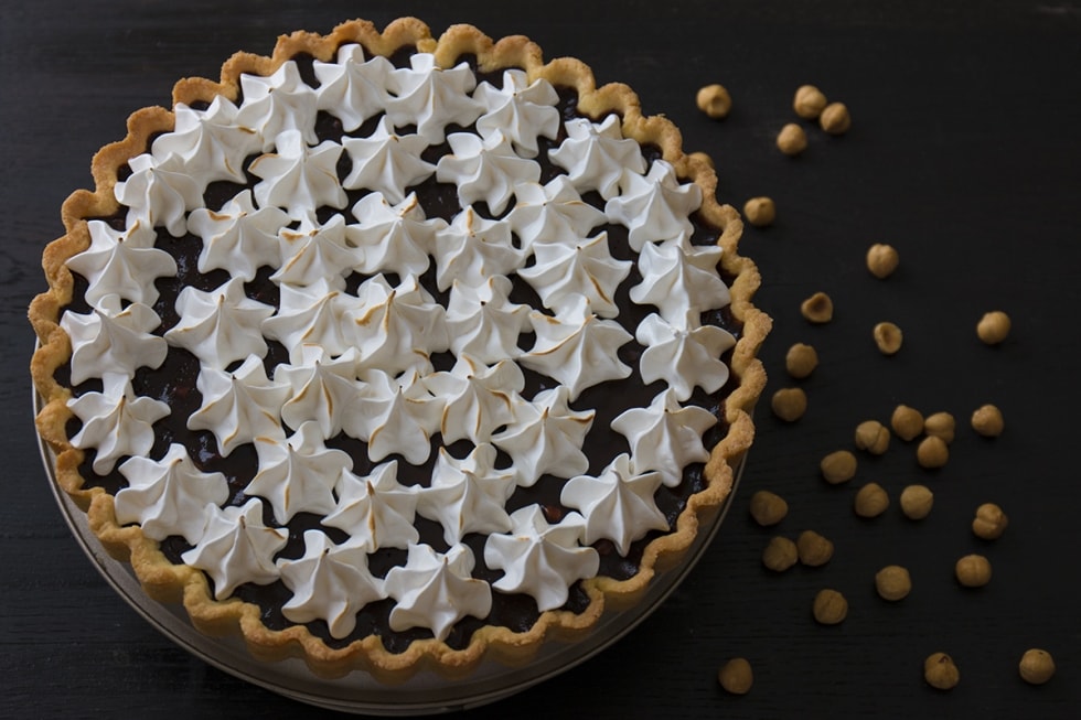 Torta meringata alle nocciole e cioccolato ricetta