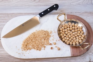 Preparazione Torta meringata alle nocciole e cioccolato - Fase 1